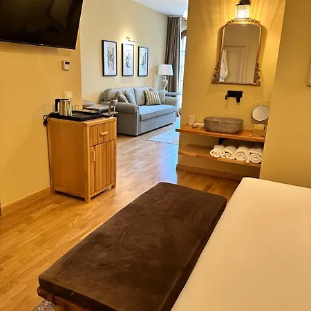 호텔 Blerina's Agritourism Concept *